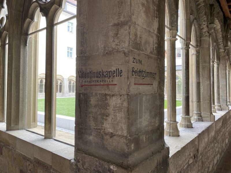 Franziskaner Kloster Beschilderung