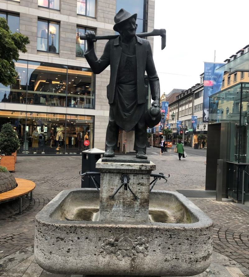 Häckerbrunnen auf dem oberen Markt