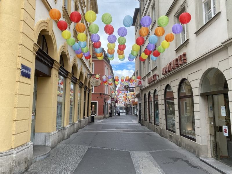 Schustergasse mit Lampions