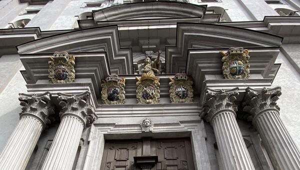 Stift Haug Eingangssäulen Banner