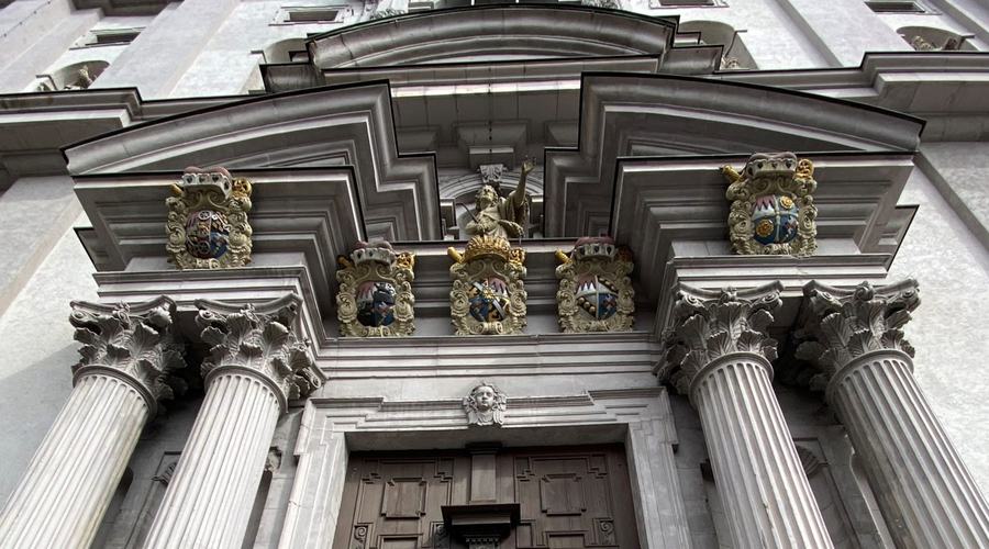 Stift Haug Eingangssäulen Banner