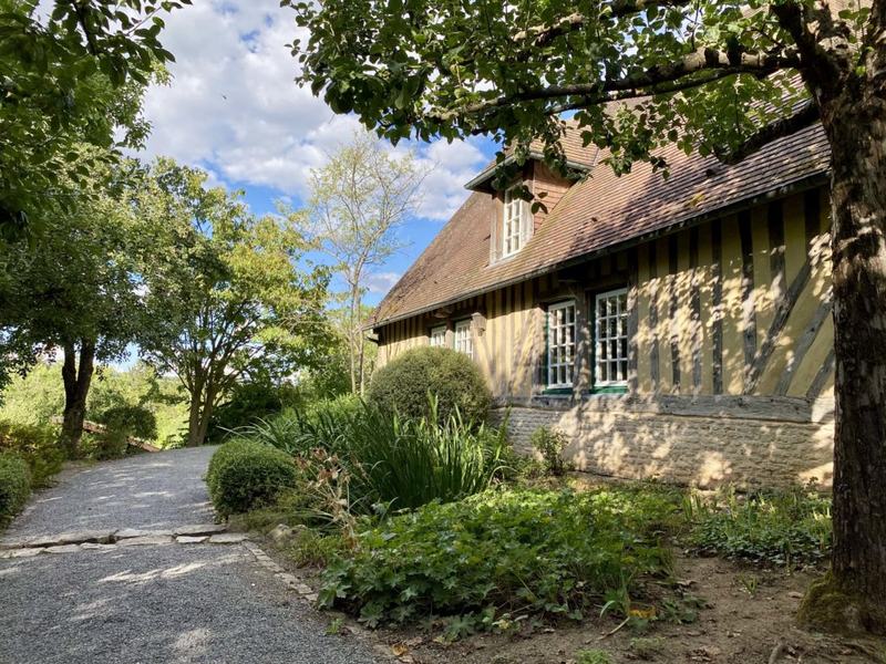 Das normannische Landhaus im Landesgarenschaupark in der Zellerau.